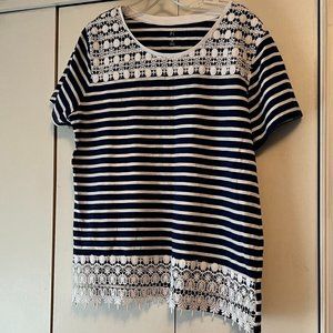 NWOT! Hanna Navy & White Striped T-Shirt w/Crochet Hem - Medium